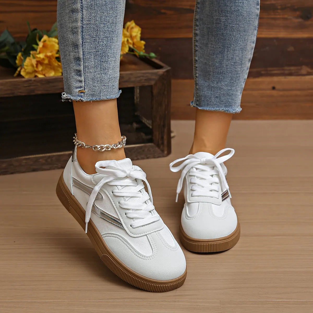 Nuria sneakers i läderlook, vit