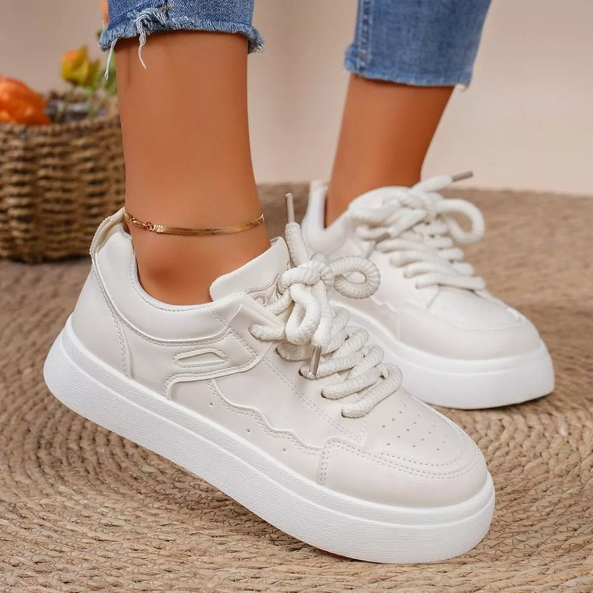 Rafaela sneakers i läderlook, benvit