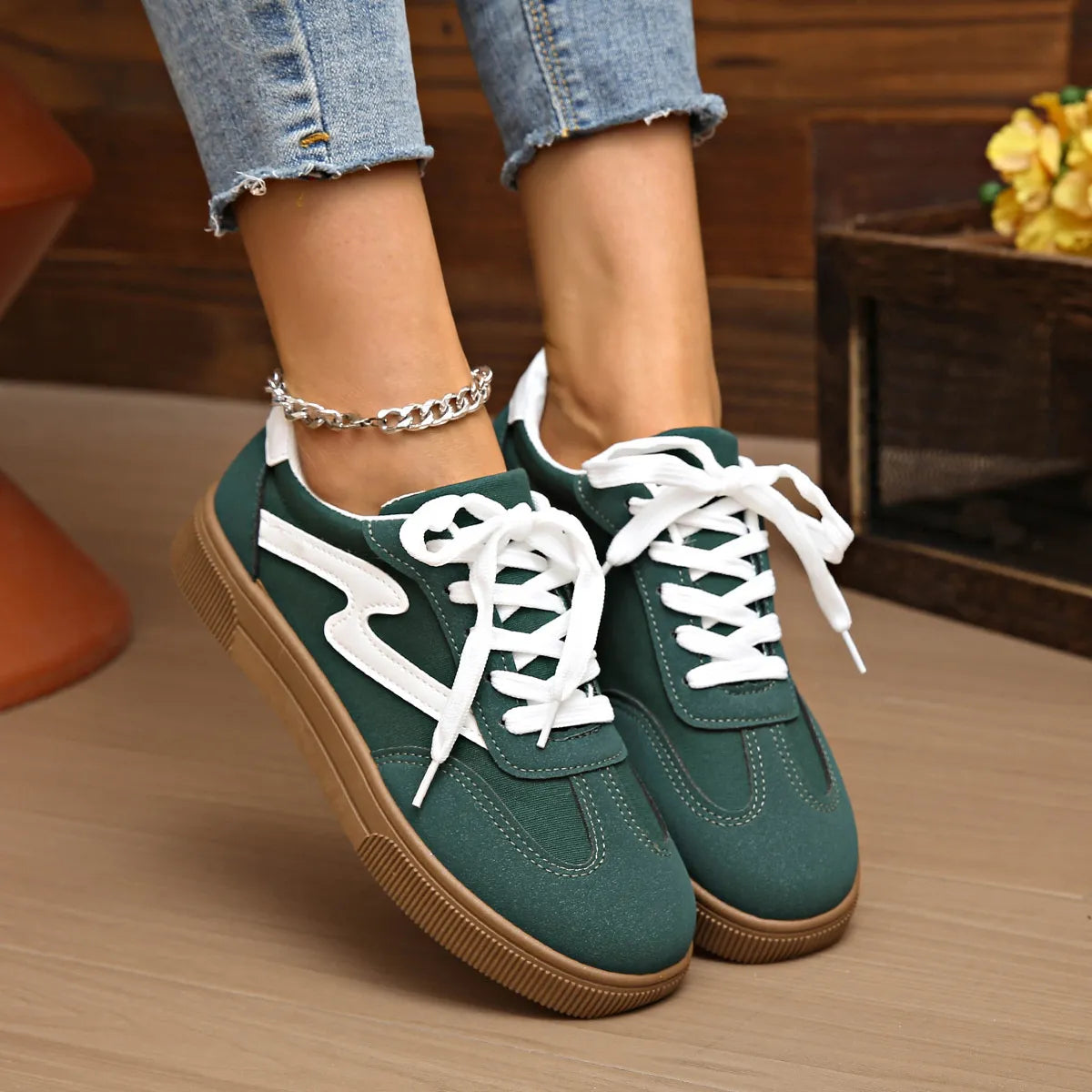 Nuria sneakers i läderlook, grön
