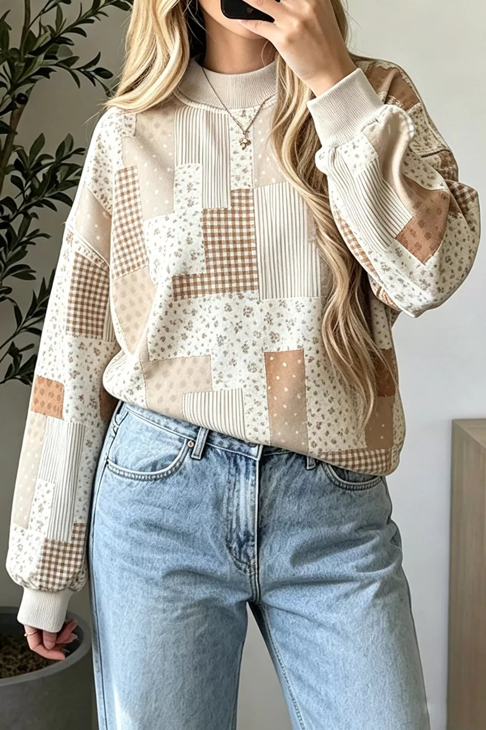 Borghild sweatshirt med patchworktryck, ljusbrun