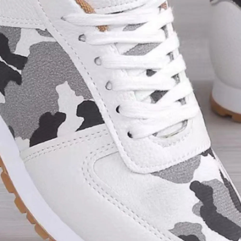 Aster sneakers i läderlook