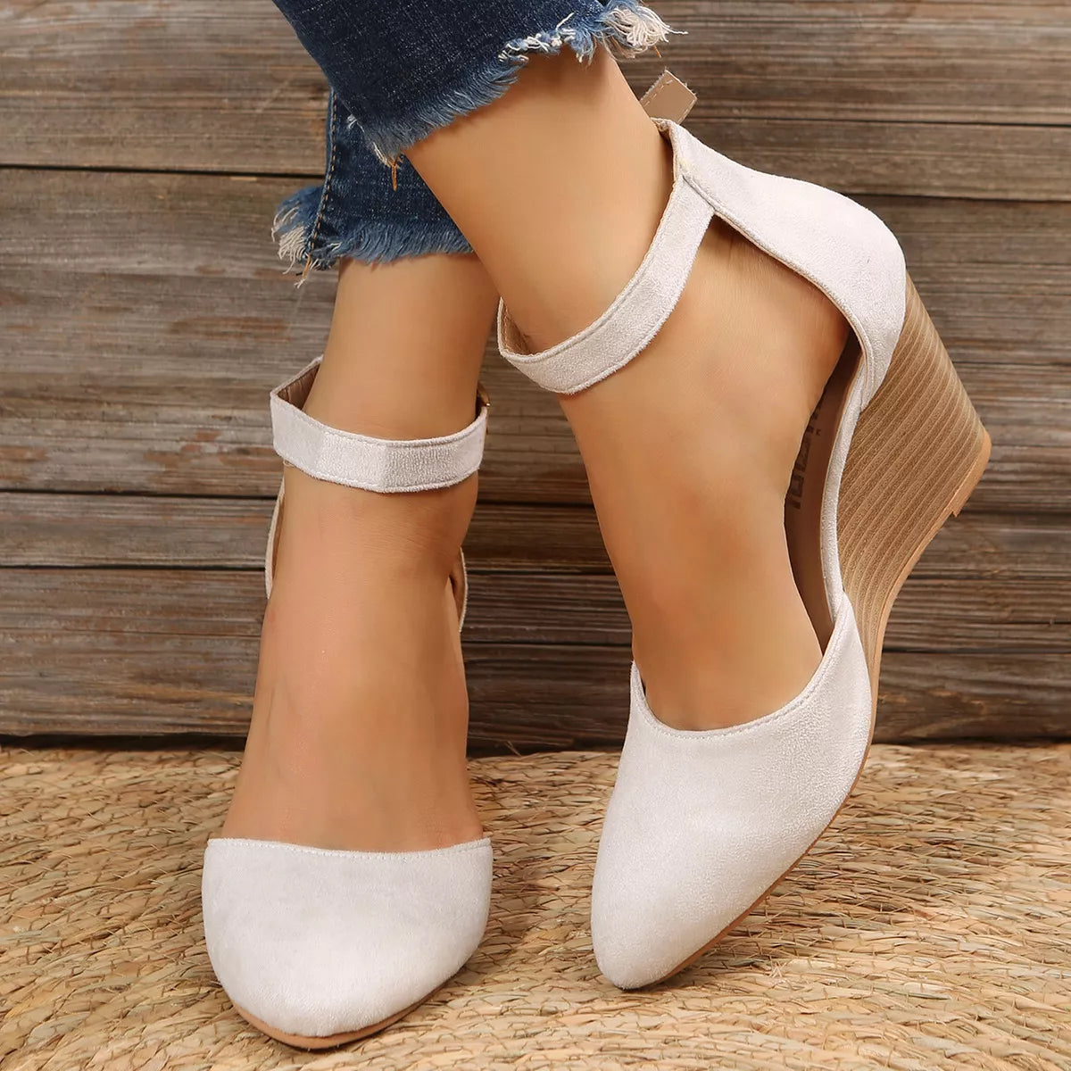 Jenta sandaler med kilklack, beige