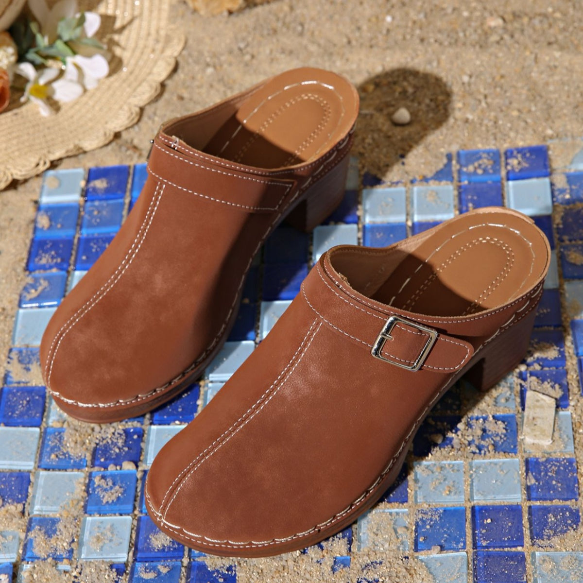 Kirsi slip-ons i läderlook, brun