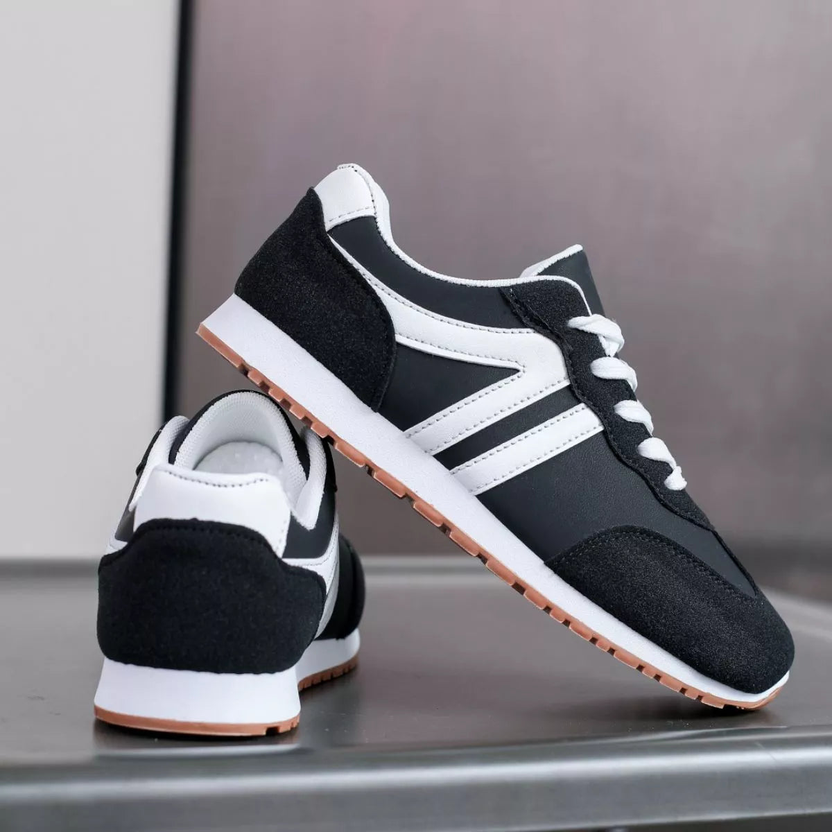 Romane sneakers i mocka