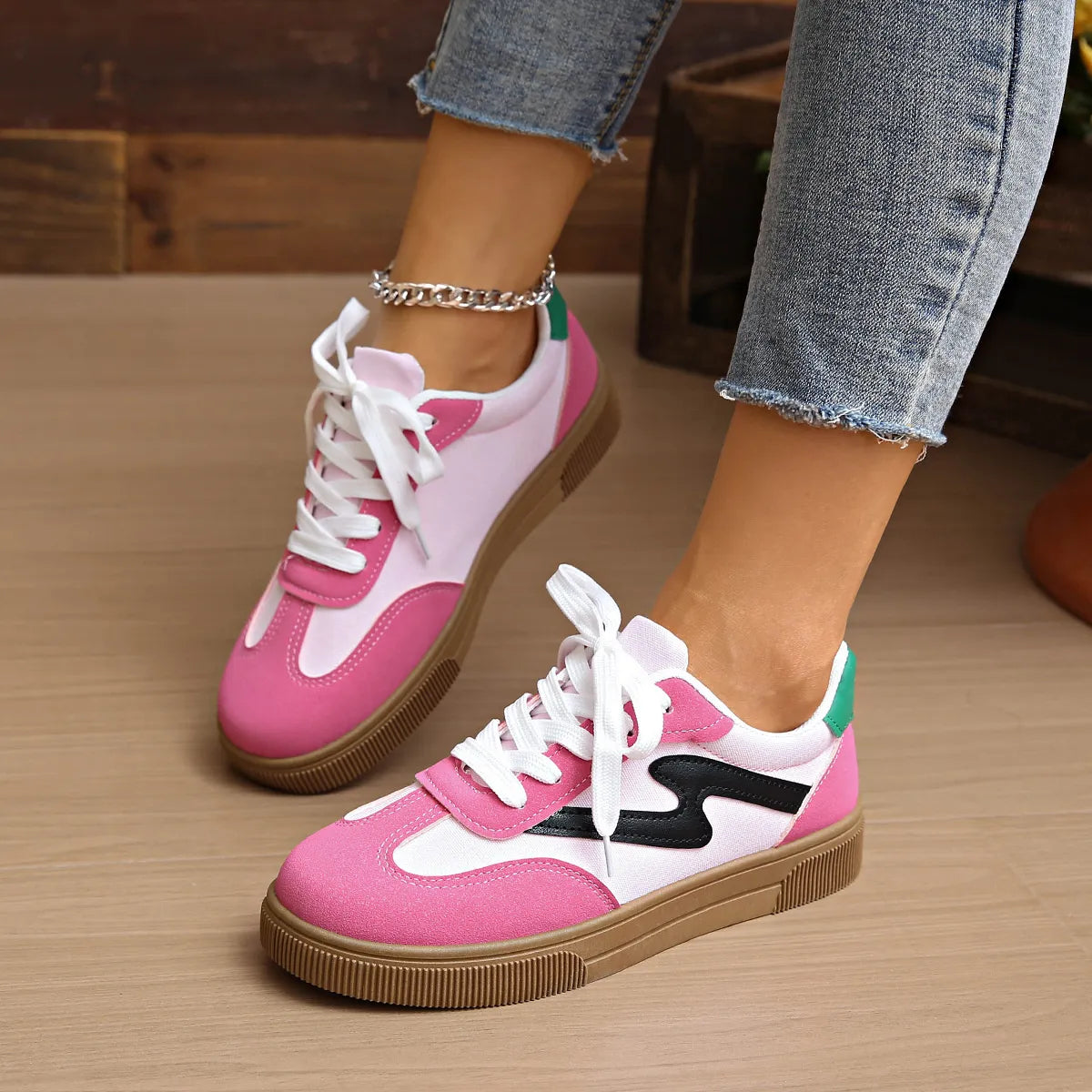 Nuria sneakers i läderlook