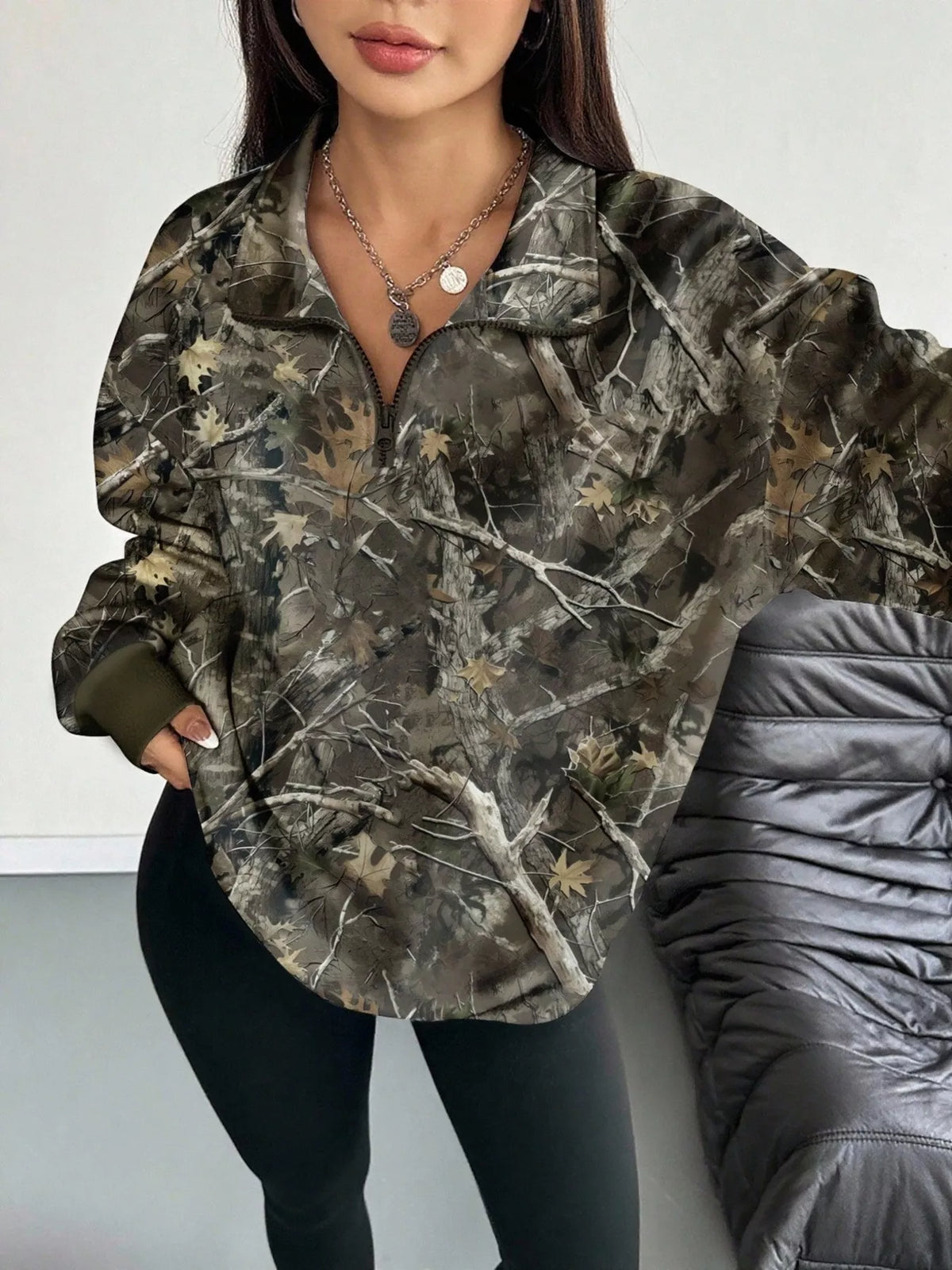 Flora mönstrad sweatshirt, mörk militärgrön