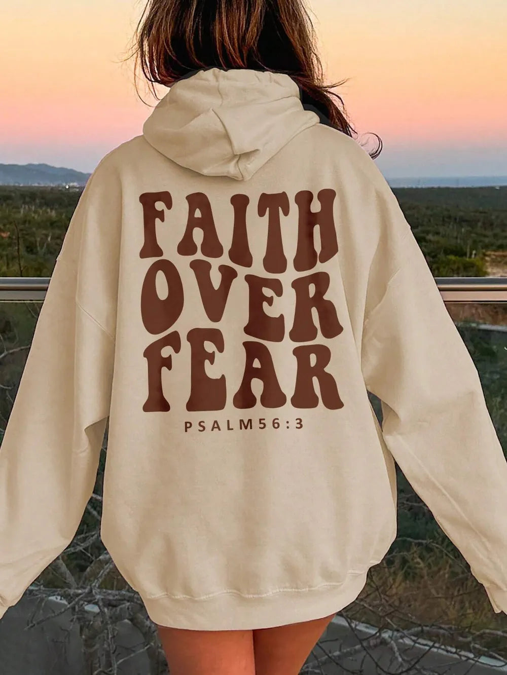 Elfrida hoodie med texttryck, ljusbrun