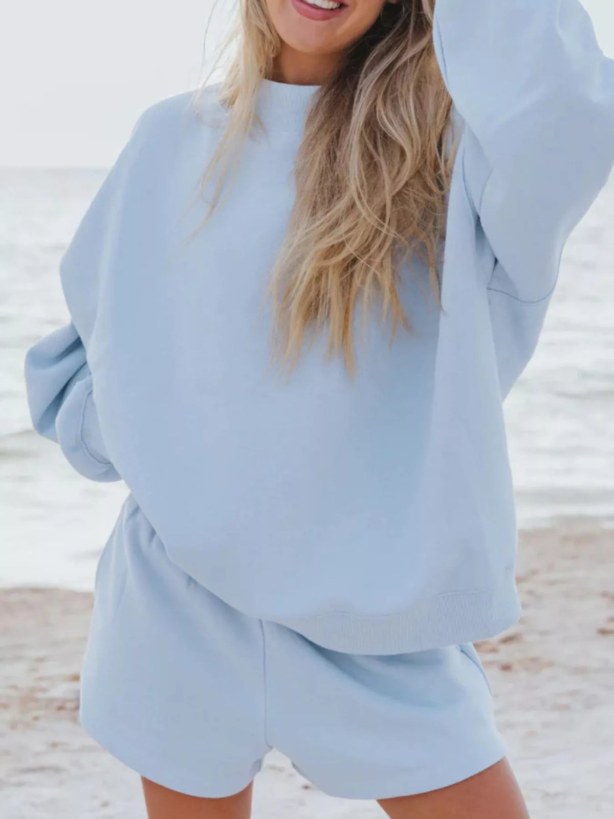 Bodhild set med sweatshirt och shorts, ljusblå