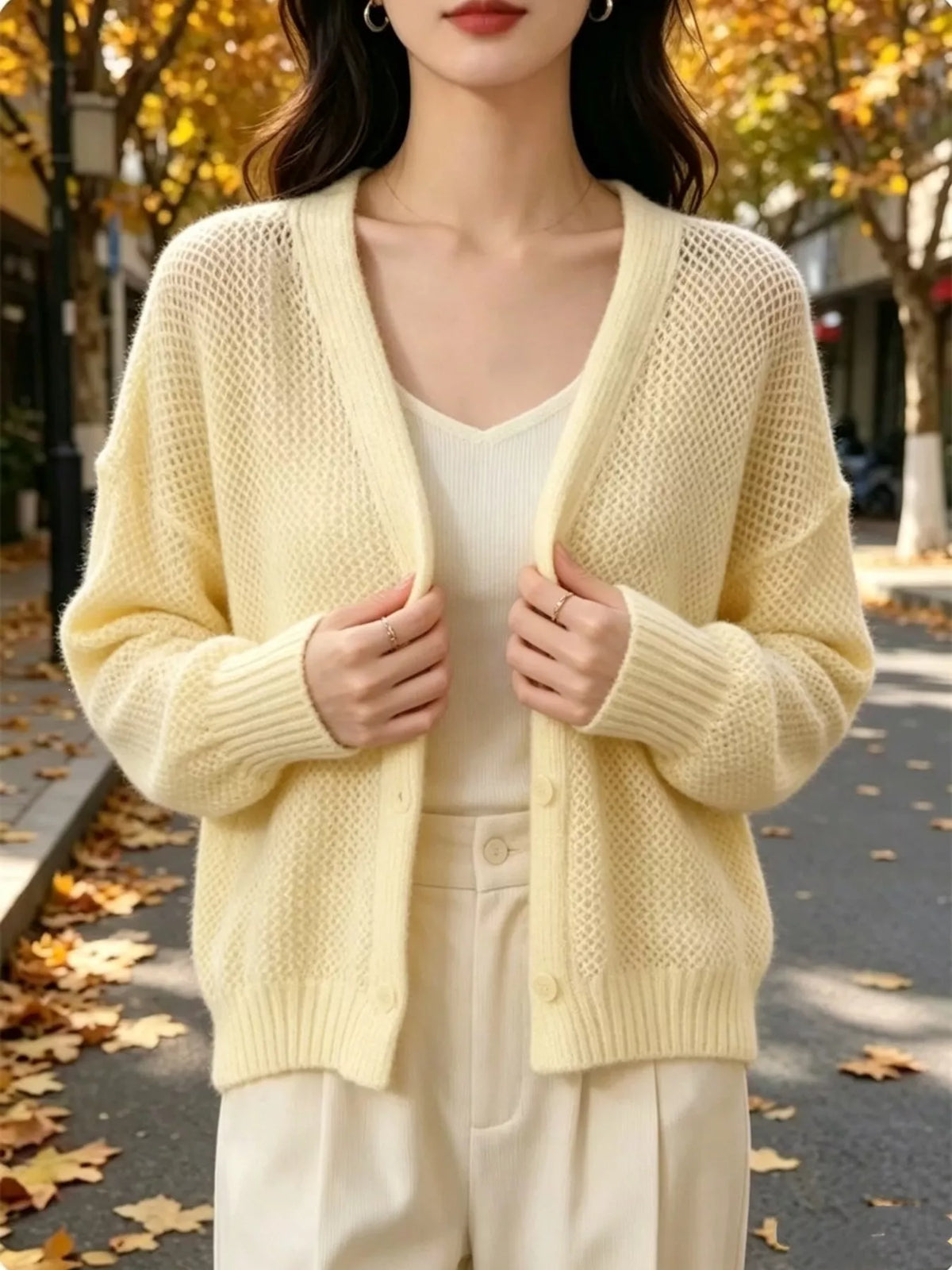 Solbritt v-ringad cardigan, ljusgul