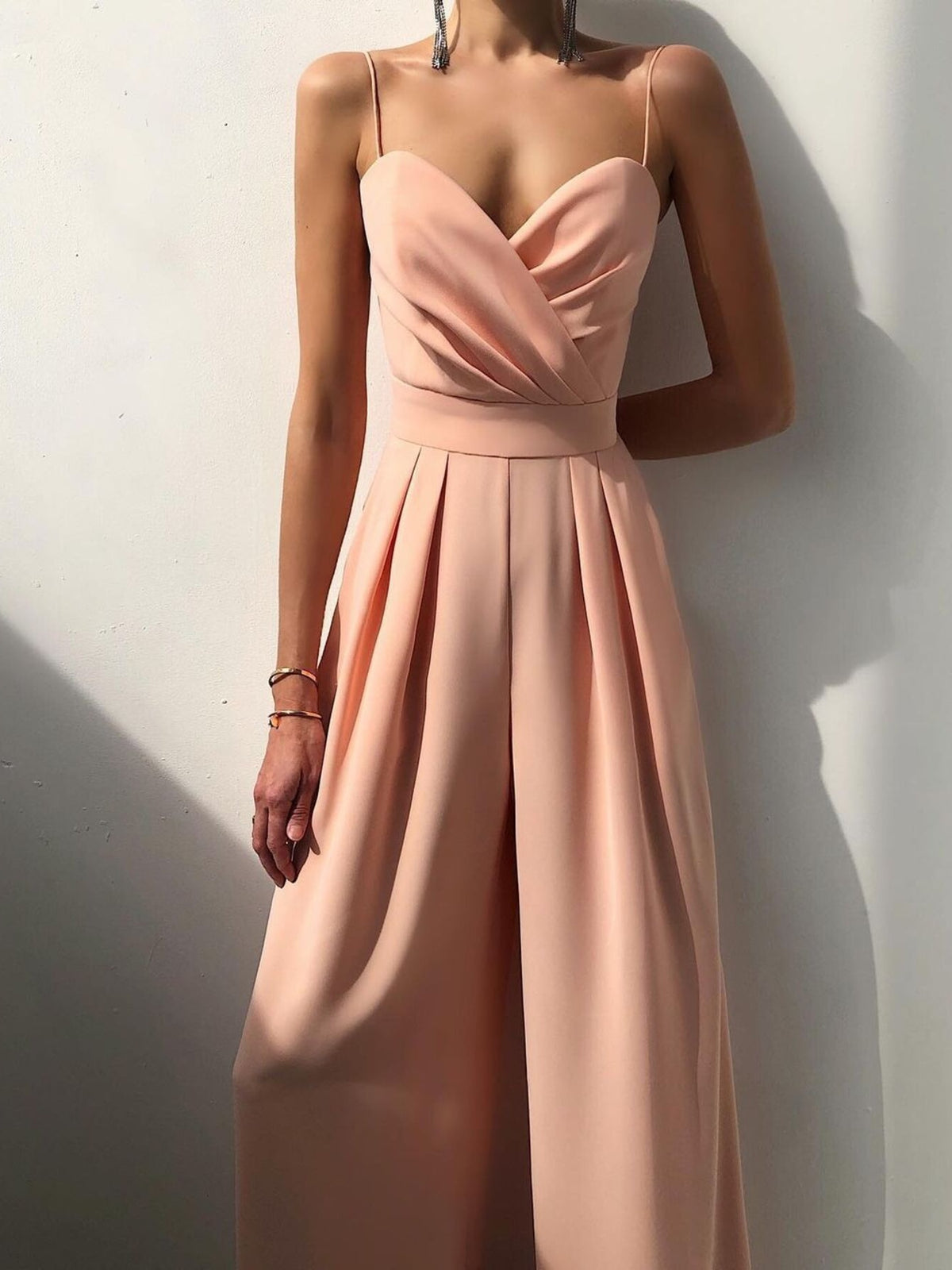 Libby jumpsuit med smala axelband, ljusorange