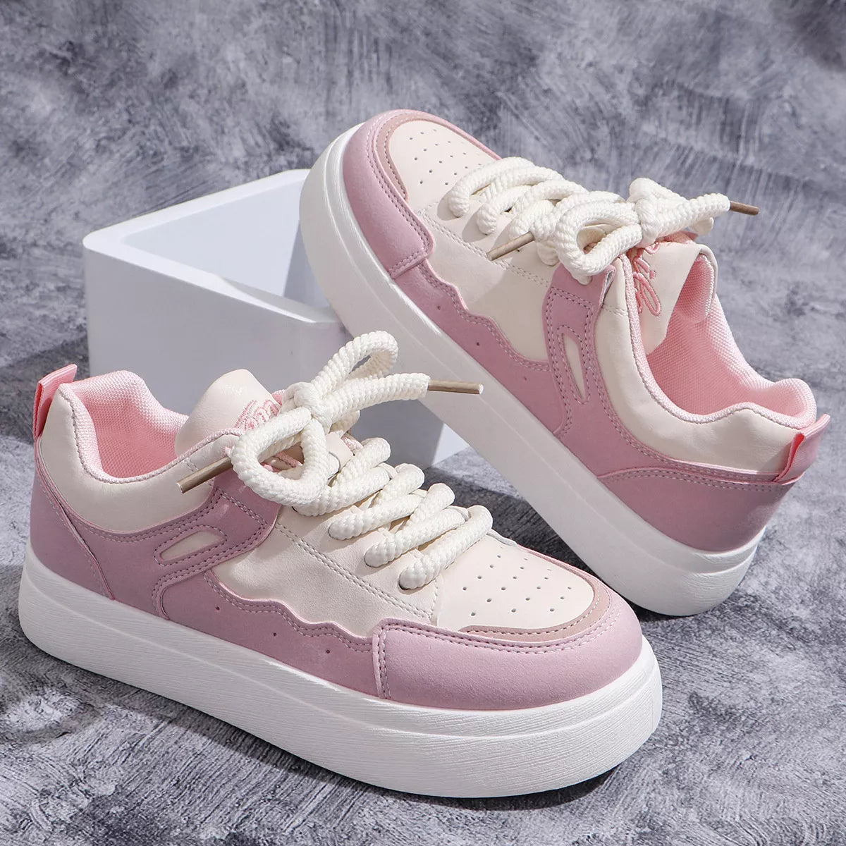 Rafaela sneakers i läderlook