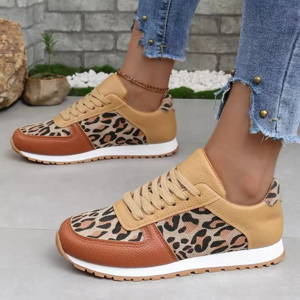 Aster sneakers i läderlook