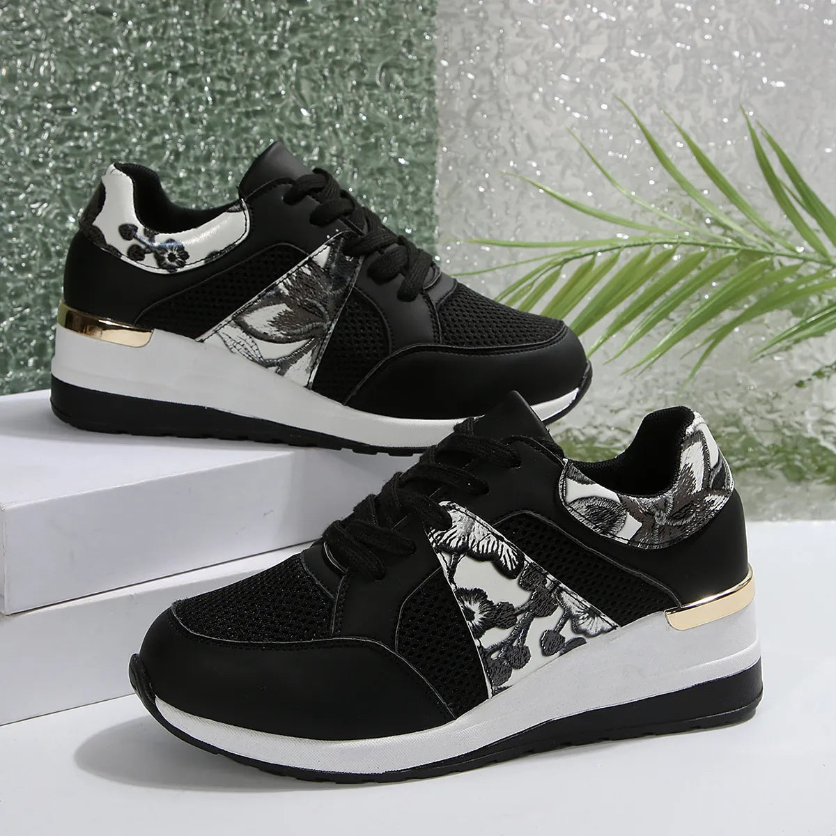 Melody sneakers med kilklack, svart