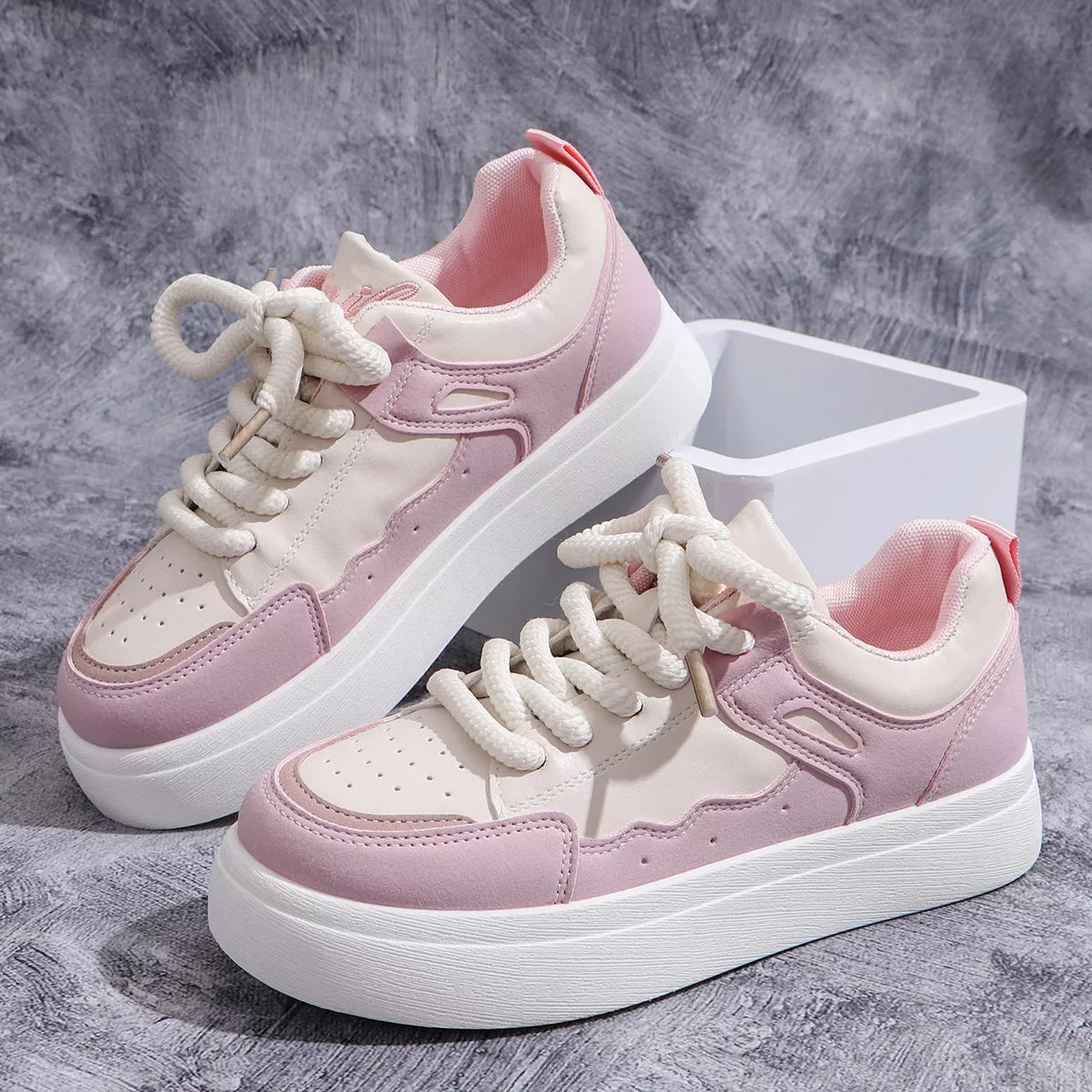 Rafaela sneakers i läderlook
