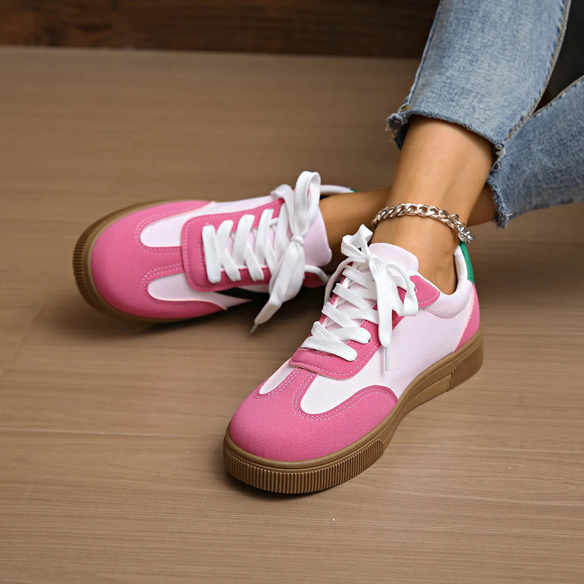 Nuria sneakers i läderlook