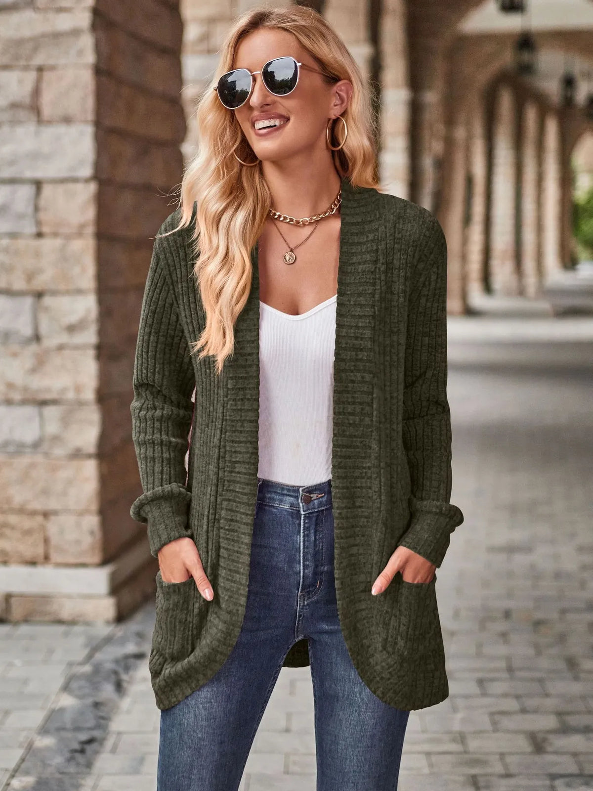 Cassie ribbstickad cardigan, olivgrön