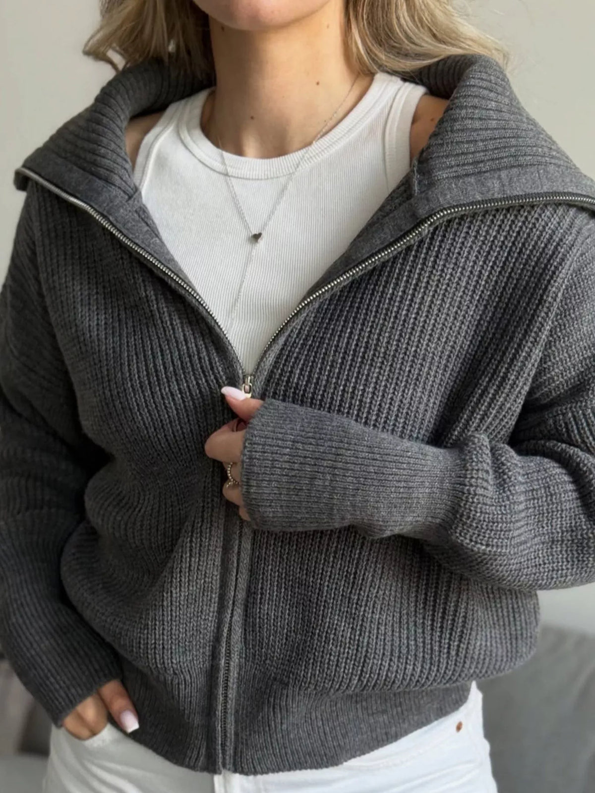 Oda ribbstickad cardigan