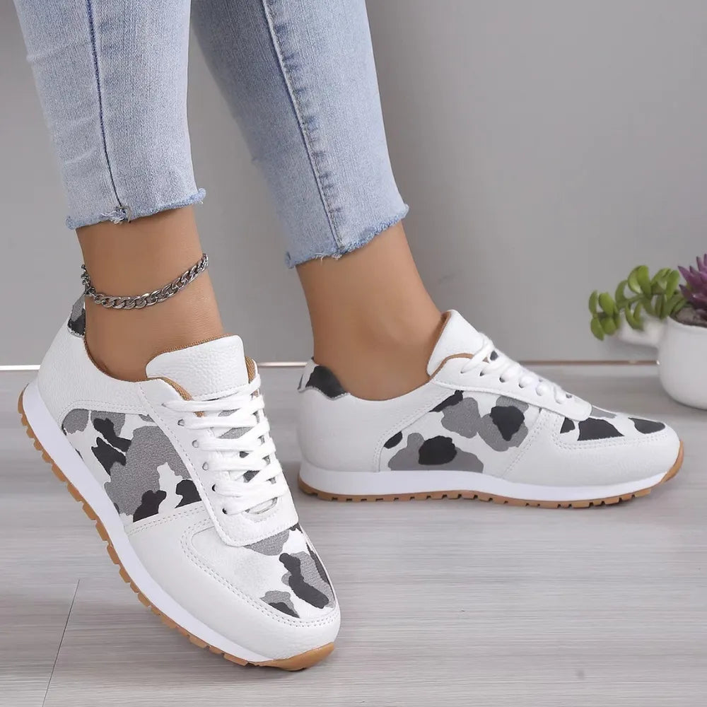 Aster sneakers i läderlook, vit