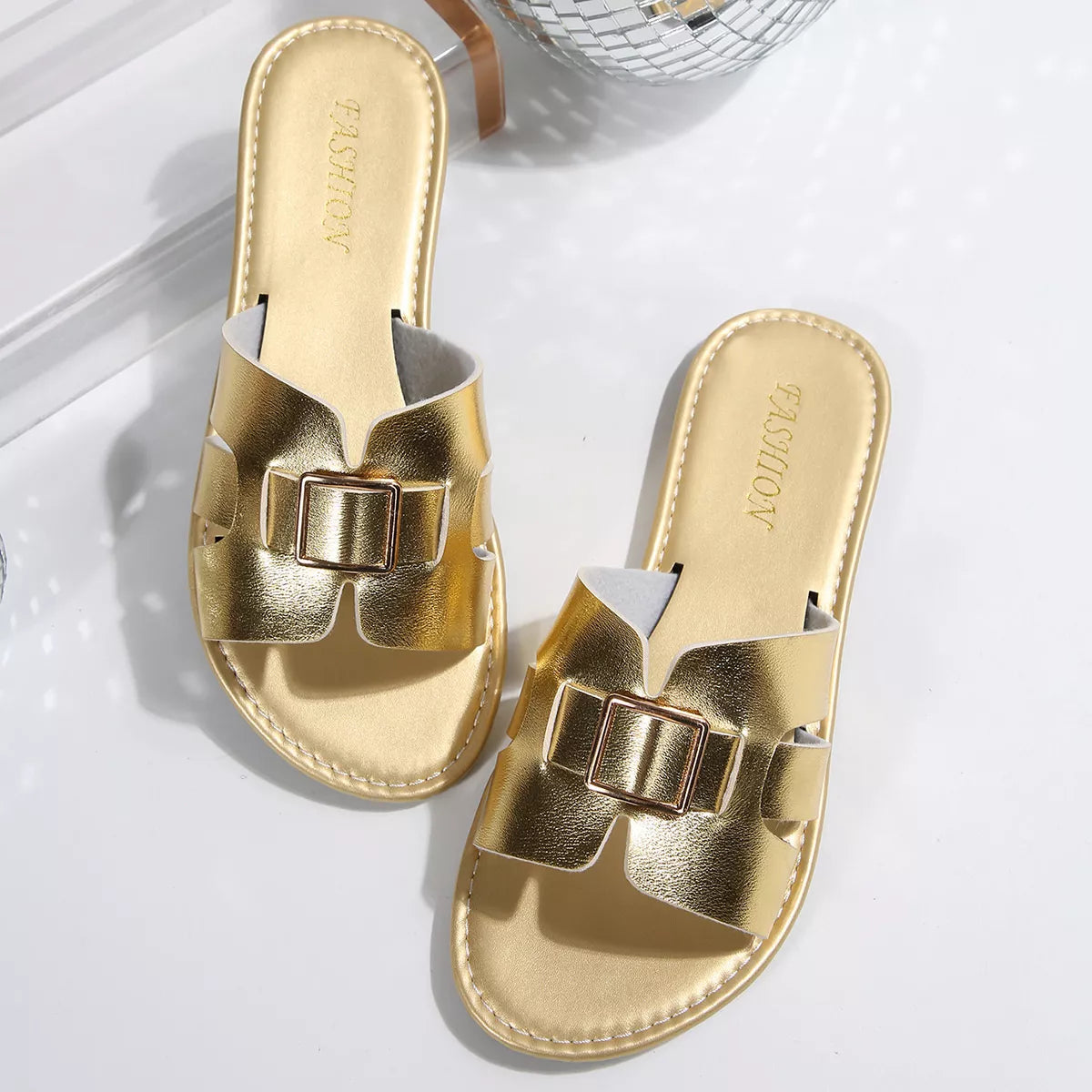 Adria sandaler i läderlook, guld
