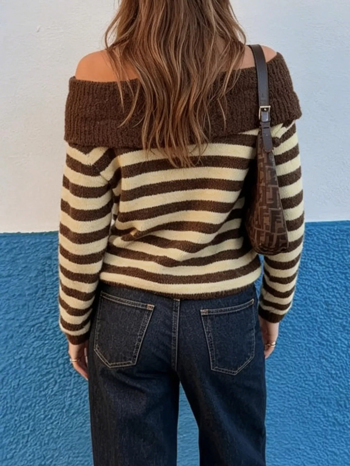 Berit off-shoulder tröja