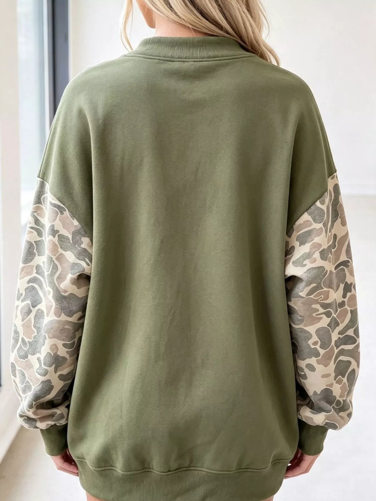 Arvida kamouflagemönstrad sweatshirt