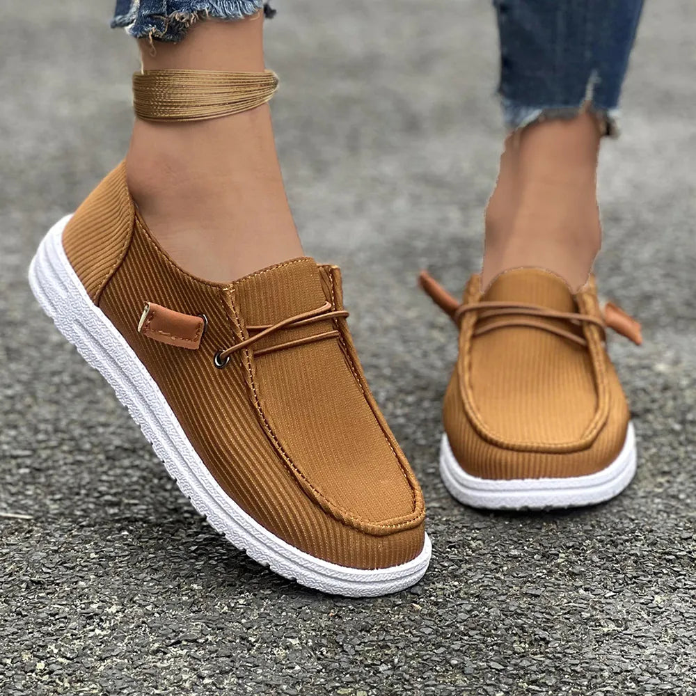 Daina platta slip-ons, karamell