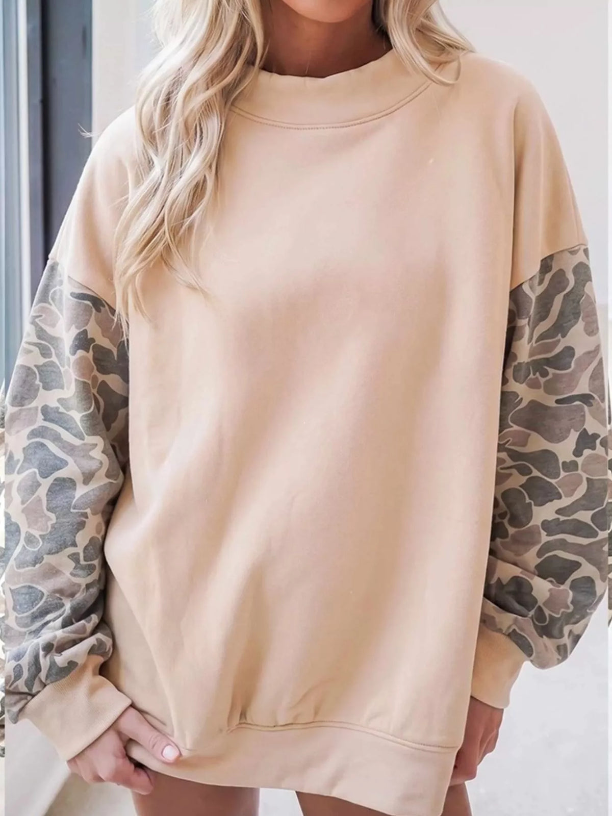 Arvida kamouflagemönstrad sweatshirt, aprikos