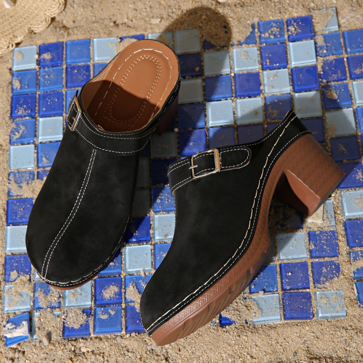 Kirsi slip-ons i läderlook