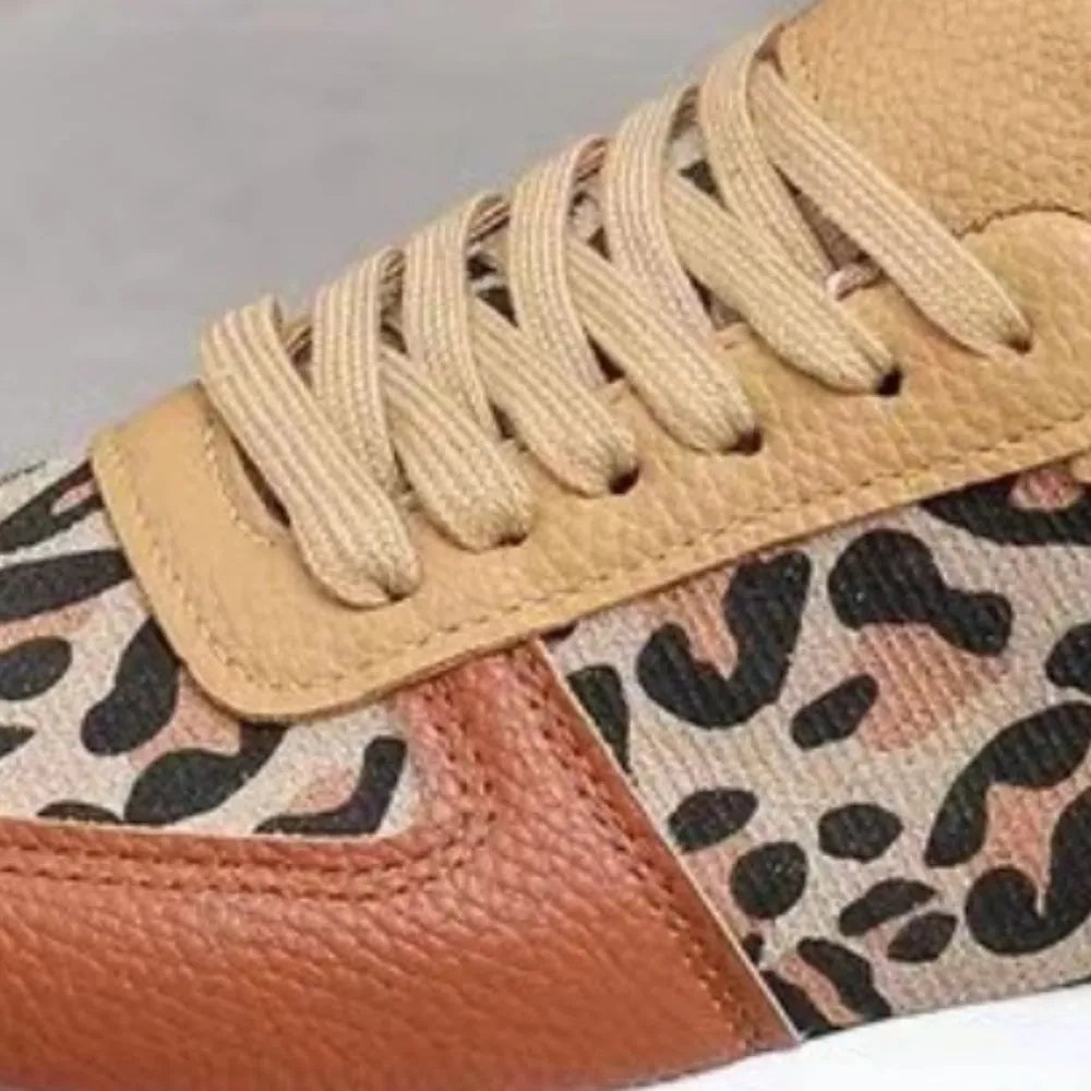 Aster sneakers i läderlook