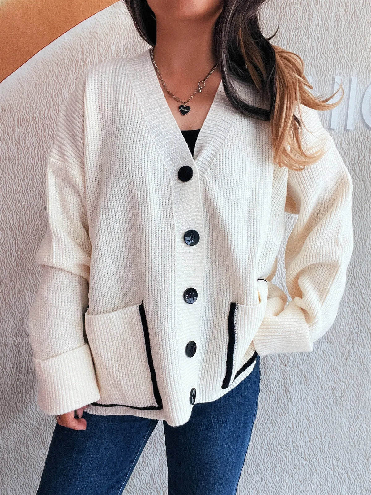 Lisette v-ringad cardigan, vit