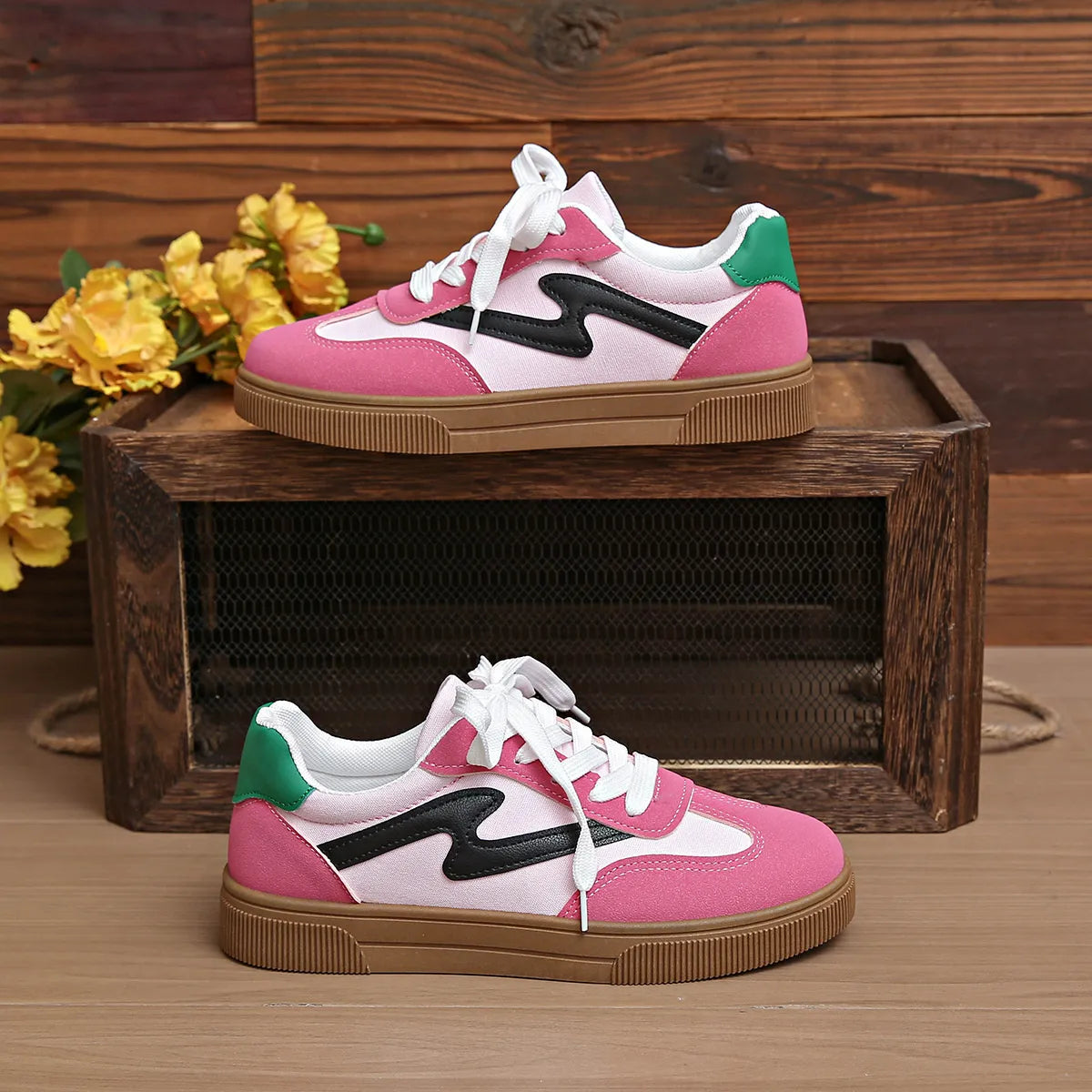 Nuria sneakers i läderlook