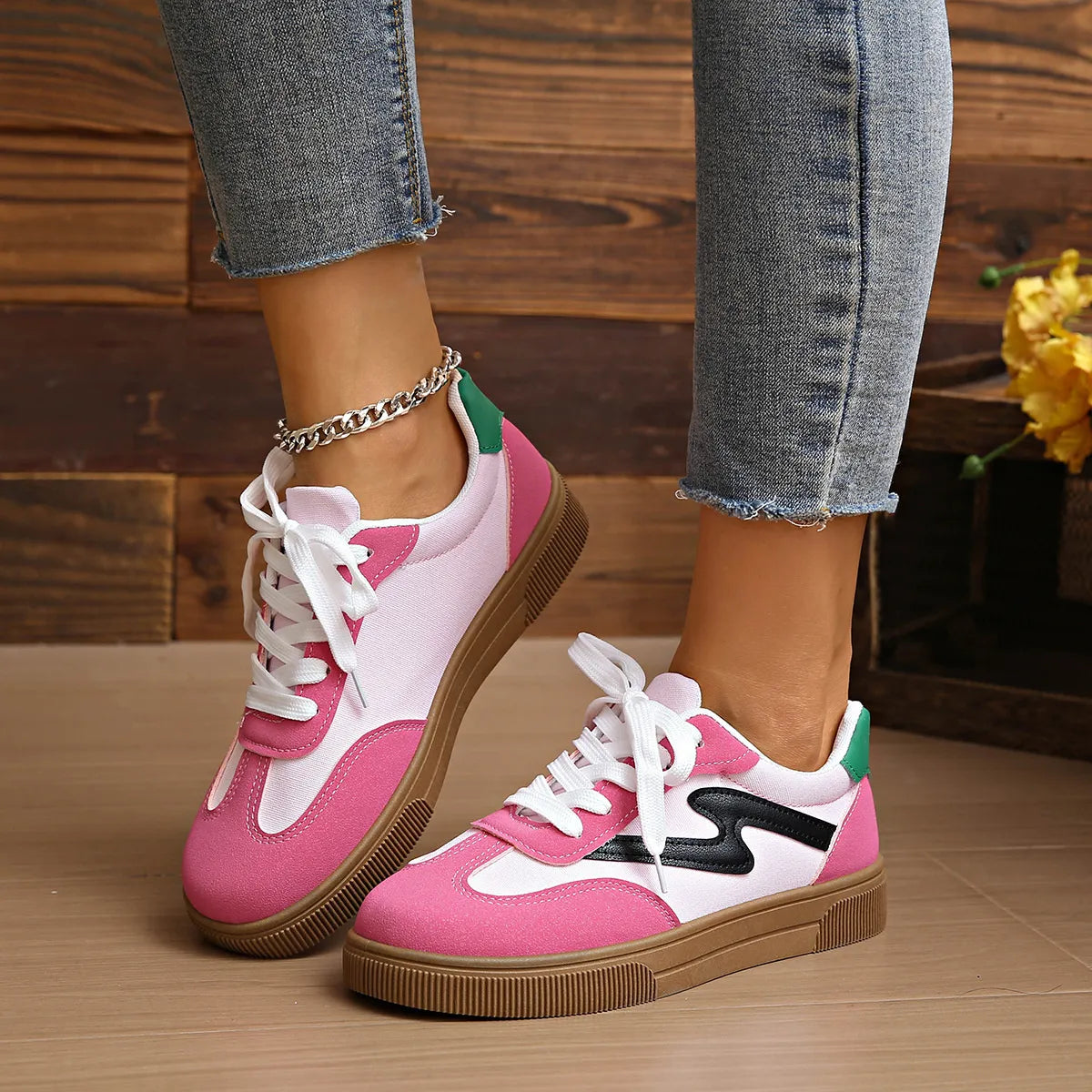 Nuria sneakers i läderlook
