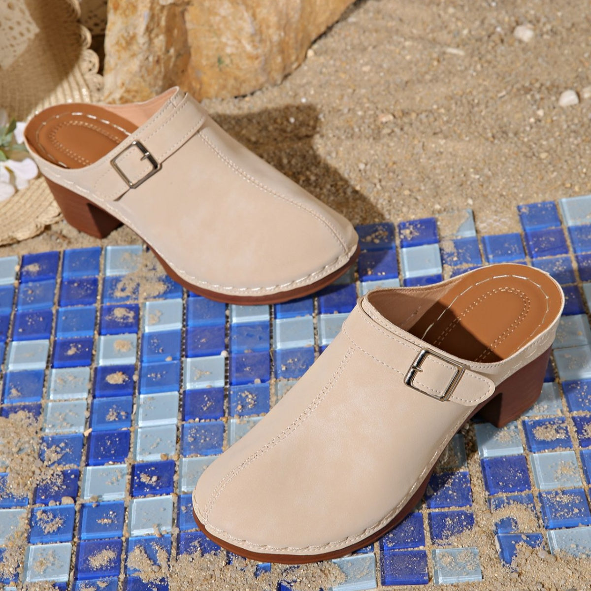 Kirsi slip-ons i läderlook