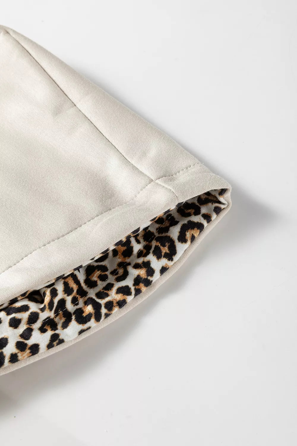 Brynja leopardmönstrad hoodie