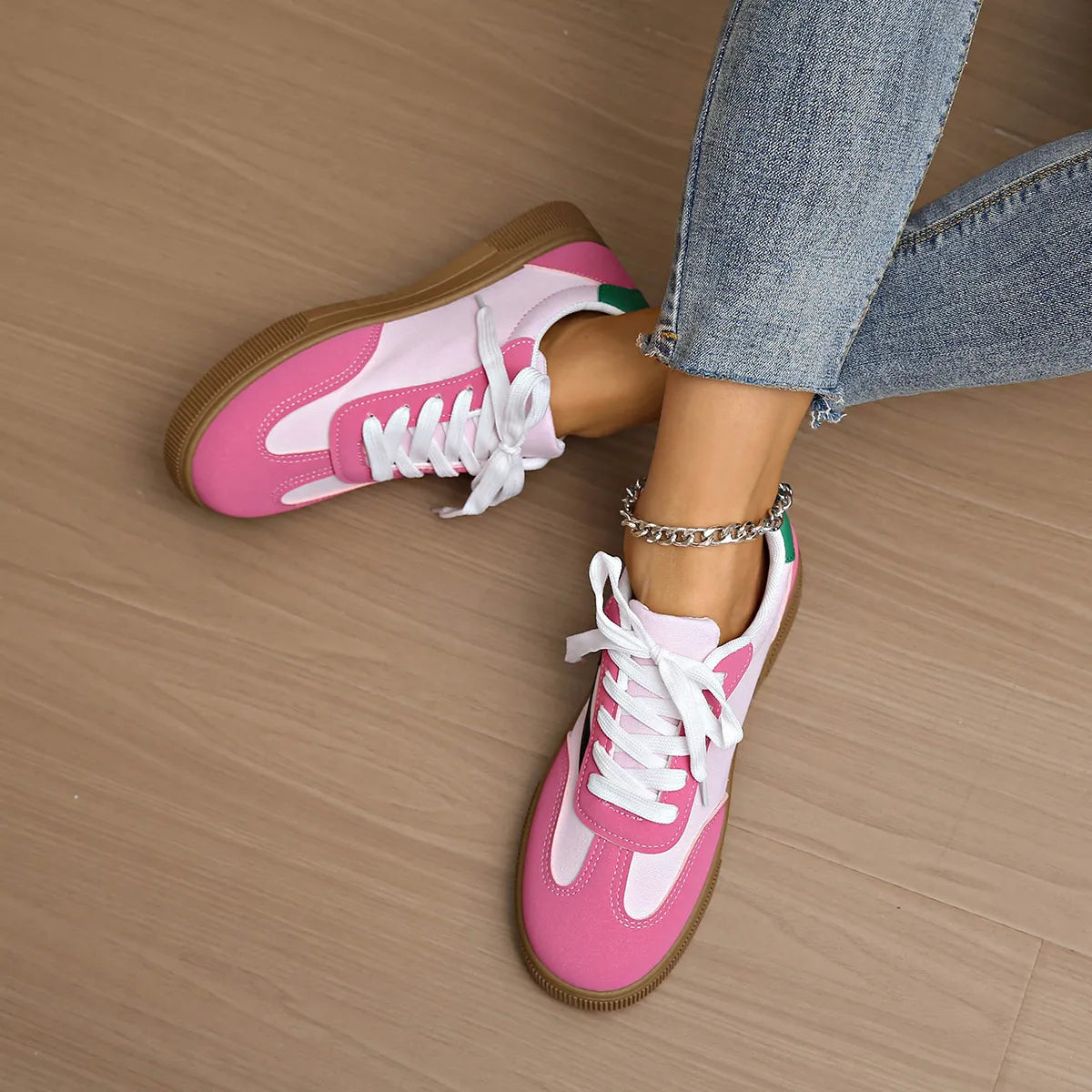 Nuria sneakers i läderlook