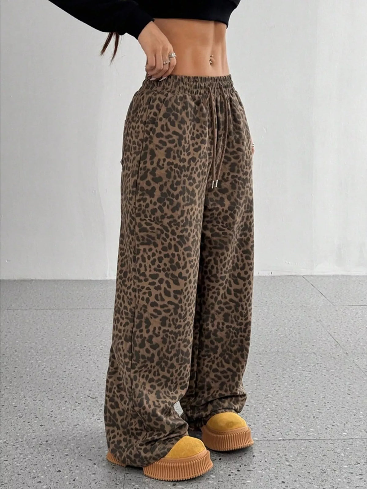 Kira leopardmönstrade byxor