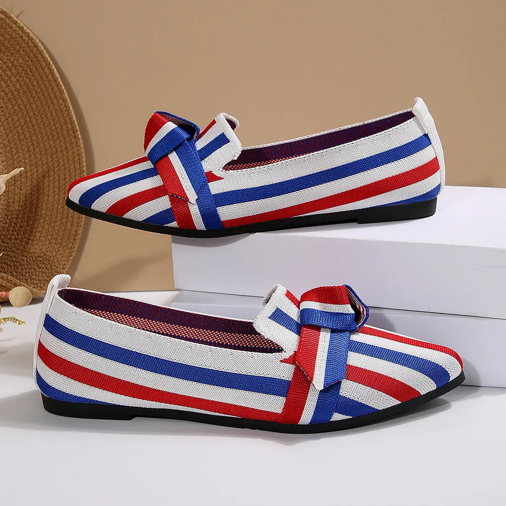 Scarlett spetsiga slip-ons, blå och röd randig