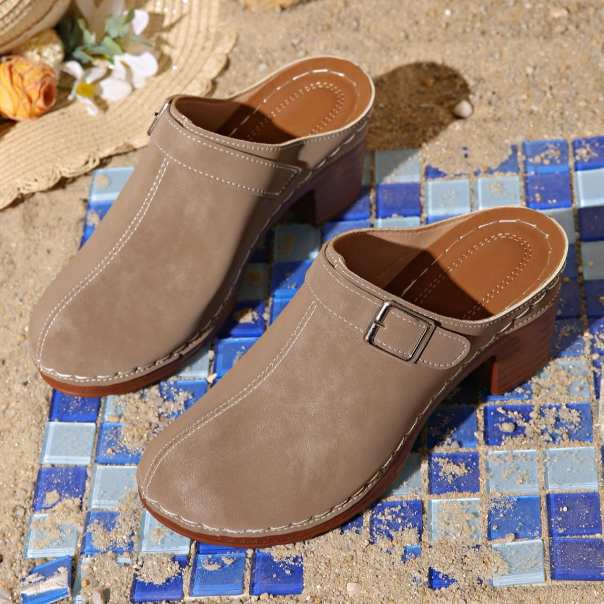 Kirsi slip-ons i läderlook