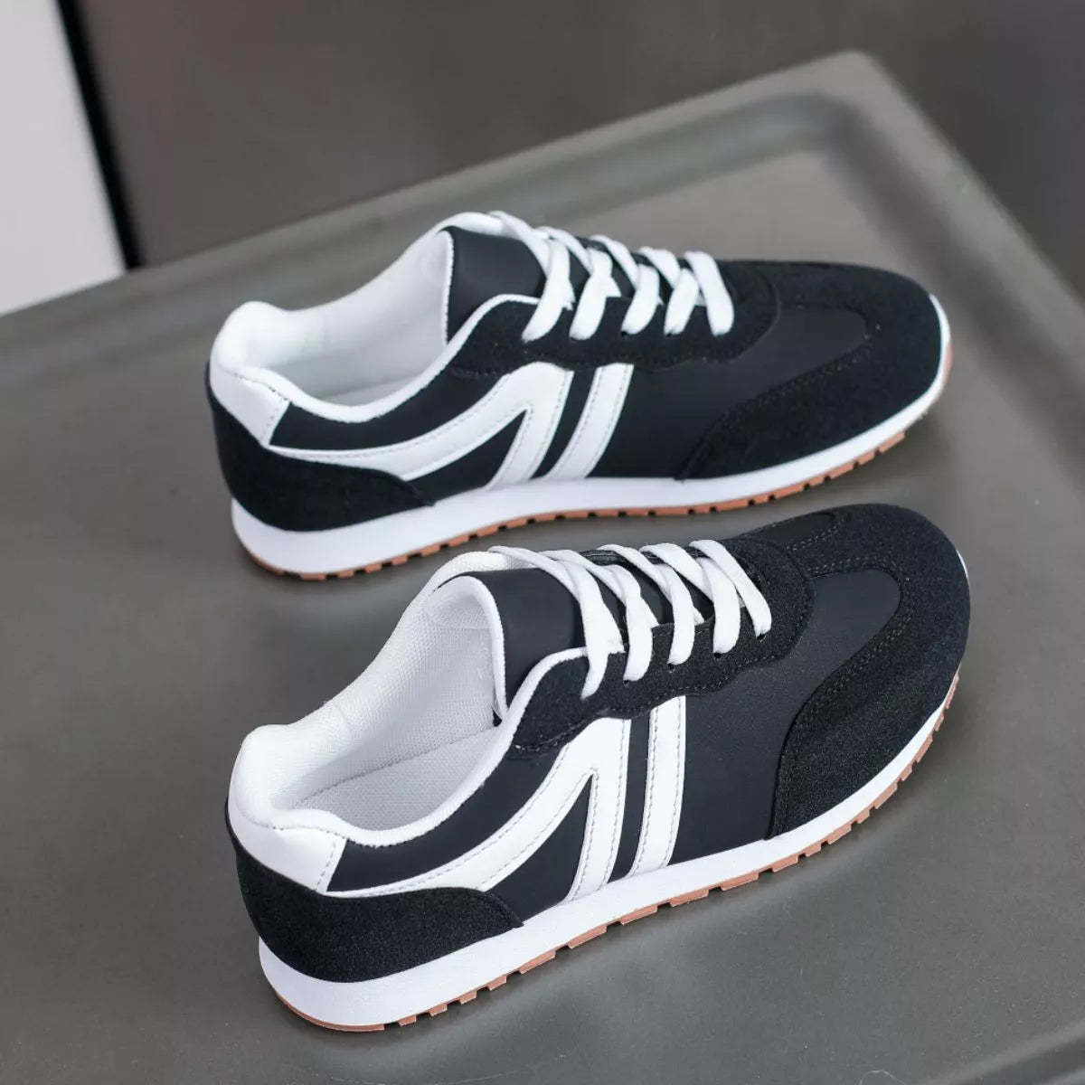 Romane sneakers i mocka