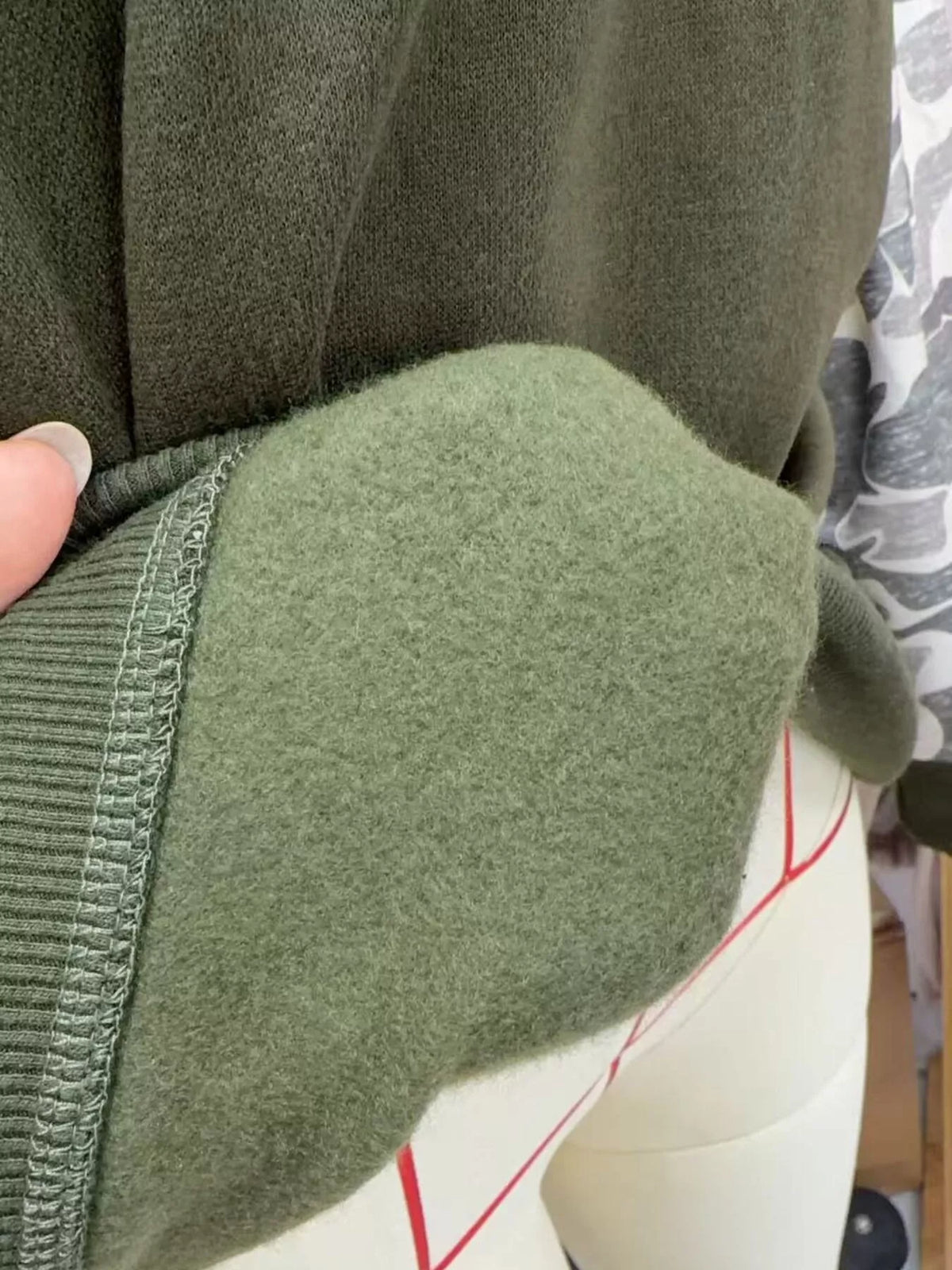 Arvida kamouflagemönstrad sweatshirt