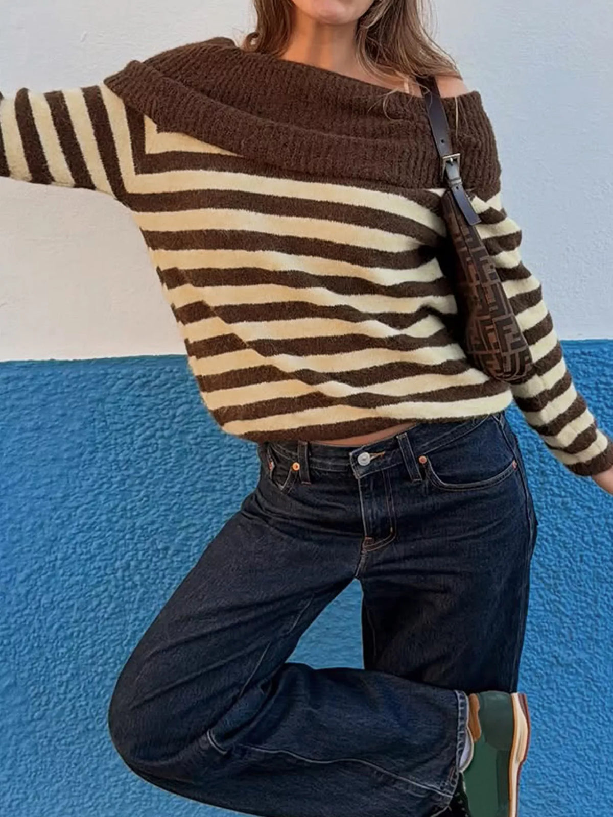 Berit off-shoulder tröja