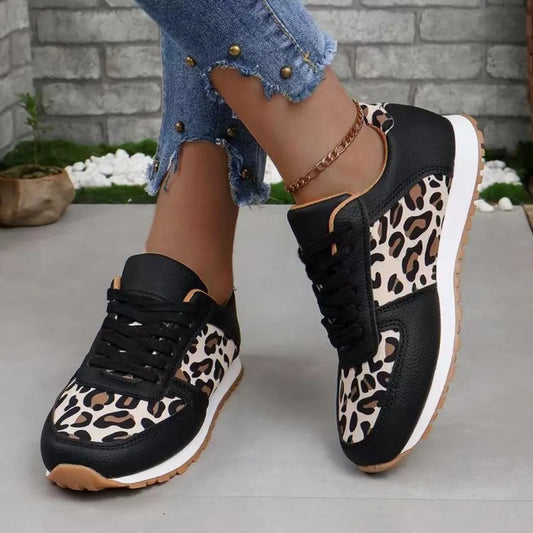 Aster sneakers i läderlook, svart