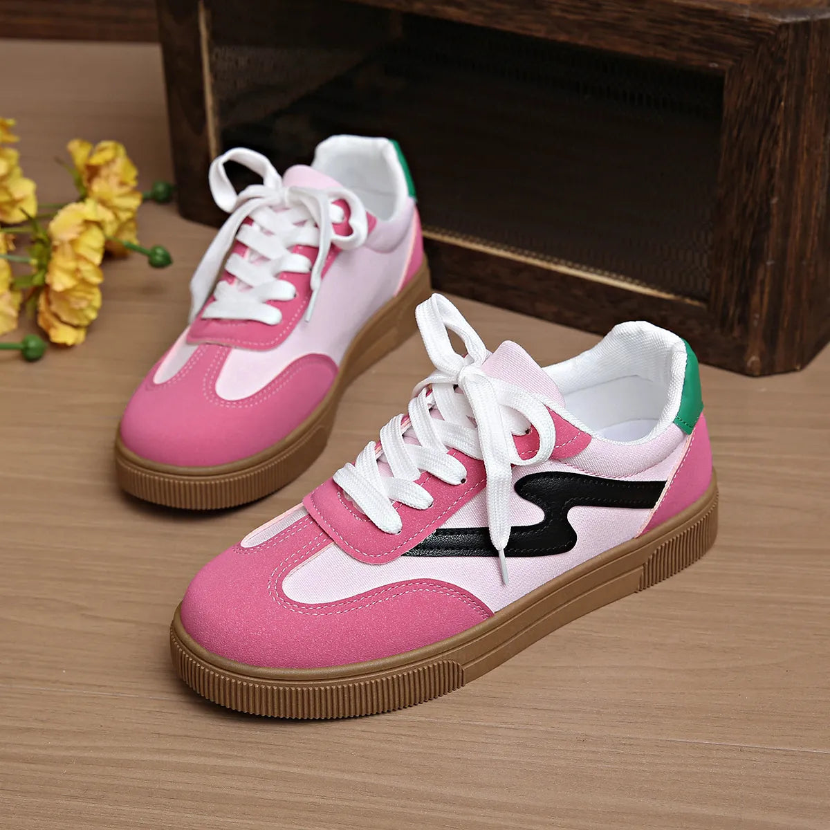 Nuria sneakers i läderlook