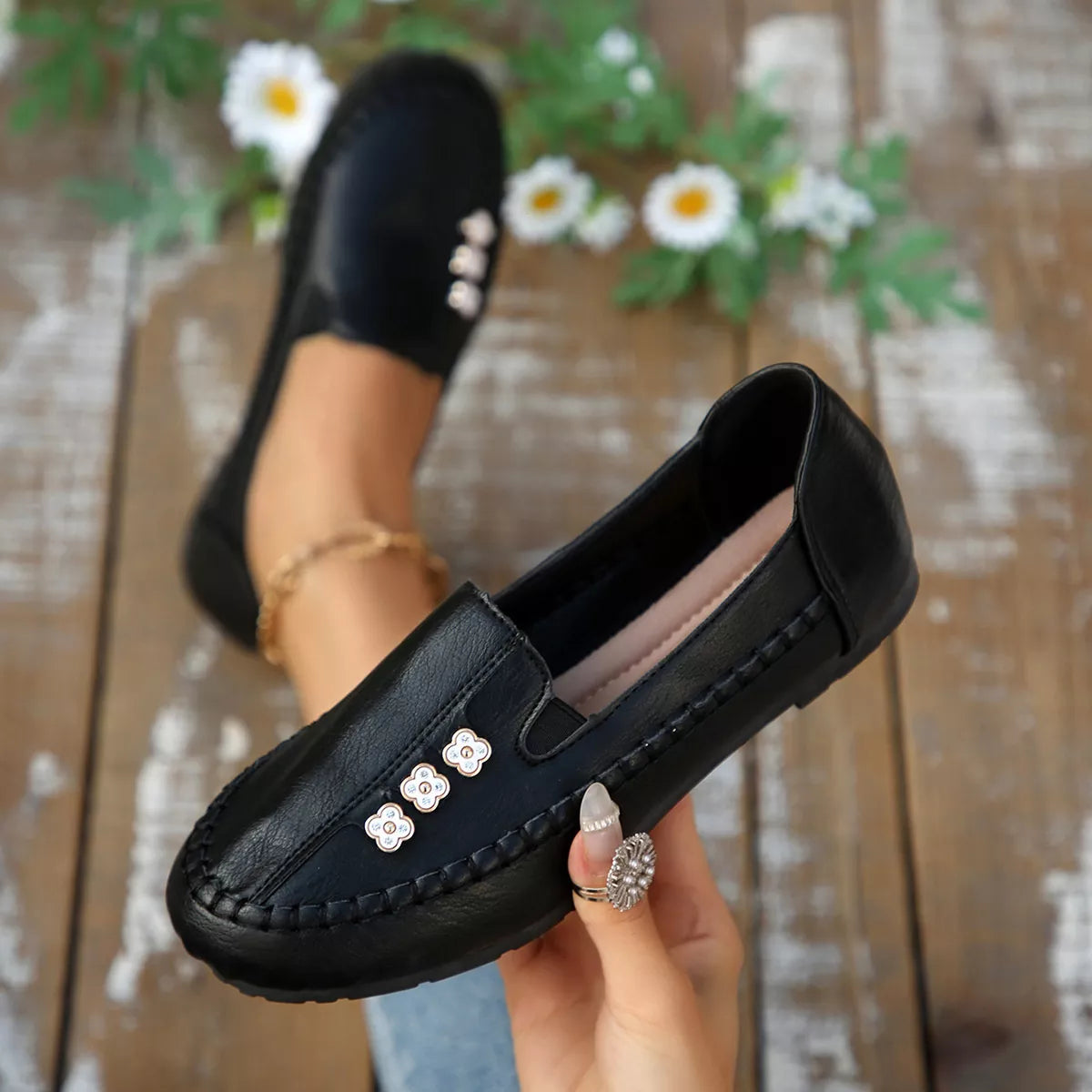 Gesa slip-ons i läderlook, svart