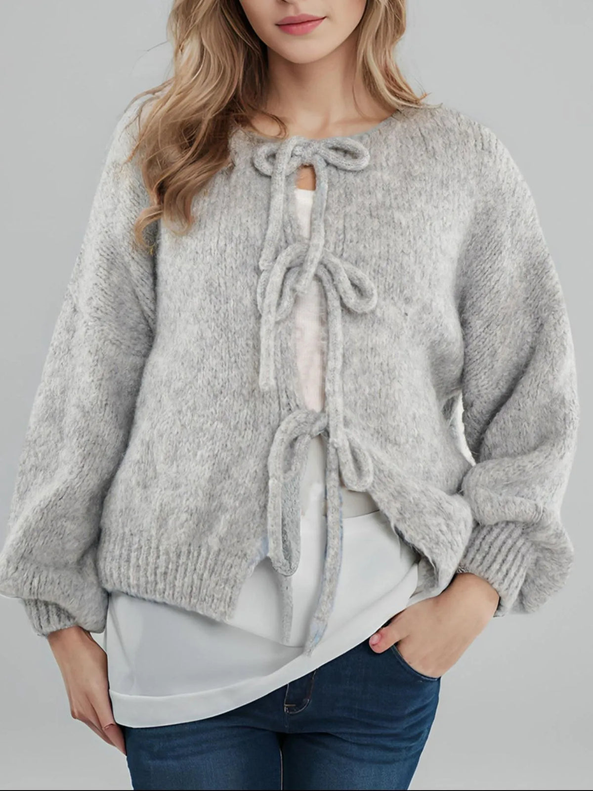 Kinga cardigan med rosett, grå